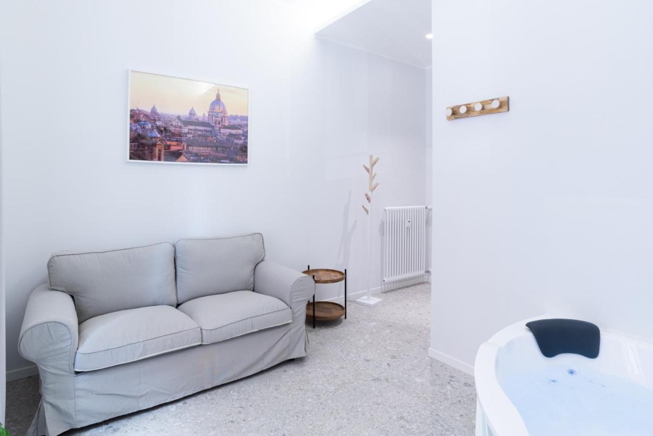 White Home Suite And Rooms Řím Exteriér fotografie